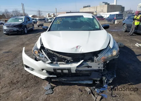 2018 Nissan Altima 2.5 Sr из США, поврежденный, VIN 1N4AL3AP6JC273023